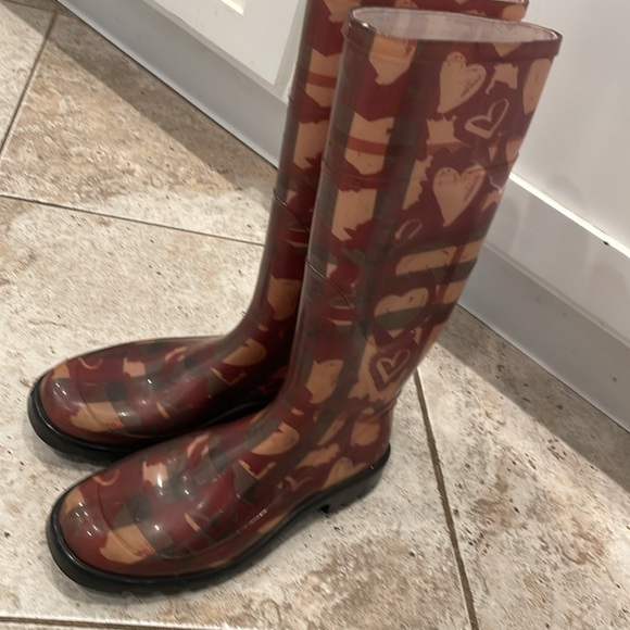 Burberry rain boots size 37 - Picture 4 of 15